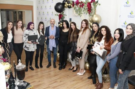 الف الف مبروك لخريجات كلية on line - فرع التجميل